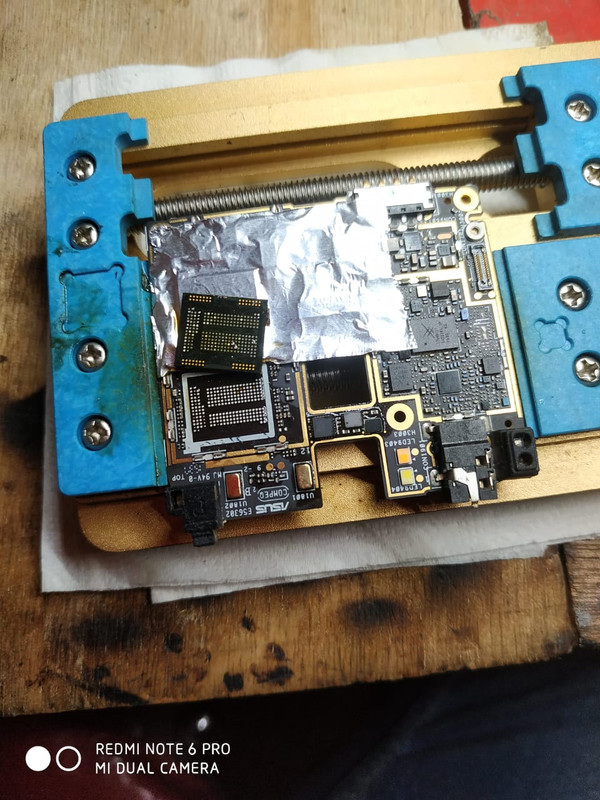 ASUS-Zen-Fone-Selfie-ZD551-KL-Z00-UD.jpg